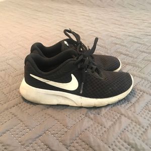 Boys Nike tennis shoes size 1 1/2
